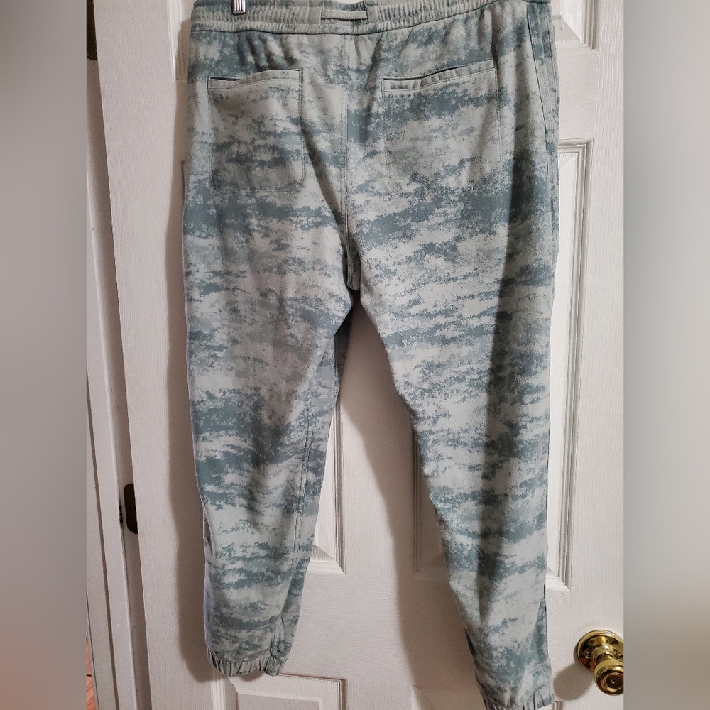 Athleta‎ Farallon Jogger in Fog Camo Grey - Picture 3 of 9